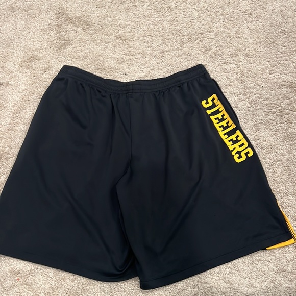Mens Steelers shorts - Picture 2 of 3